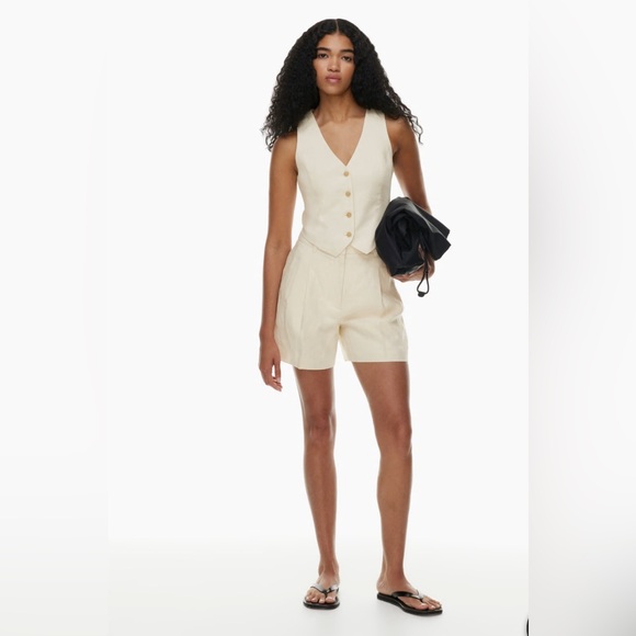 ARIITZIA - The Effortless Short™ Linen Mid-Thigh - Picture 2 of 8